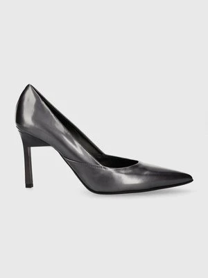 Calvin Klein szpilki skórzane GEO STILETTO PUMP 90 - PEARL kolor szary HW0HW01998