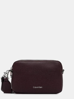 Calvin Klein torebka crossbody damska z imitacji skóry bordowy