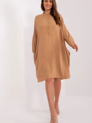 Camelowa sukienka damska oversize o długości midi Italy Moda