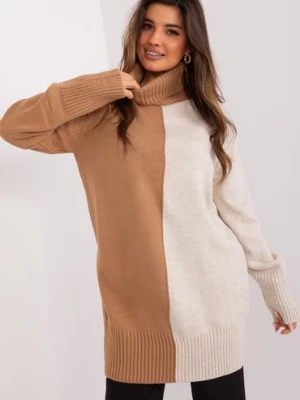 Camelowo-beżowy dwukolorowy sweter z golfem BADU