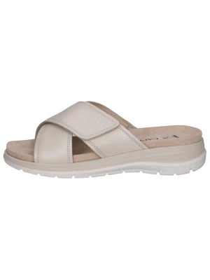 Caprice Skórzane klapki w kolorze kremowym na koturnie rozmiar: 37