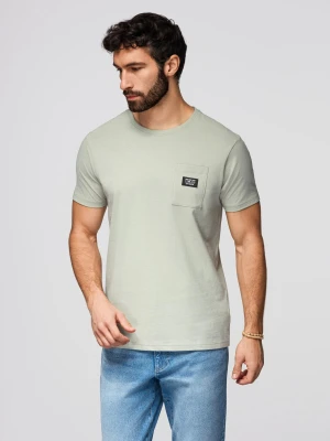 Casualowy męski t-shirt z naszywką na kieszeni – jasnoszary V2 - Rozmiar: XL Ombre Clothing