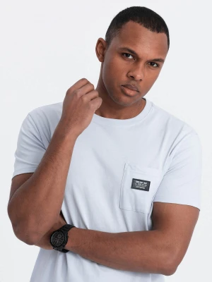 Casualowy t-shirt męski z naszywką na kieszeni – błękitny V9 - Rozmiar: S Ombre Clothing