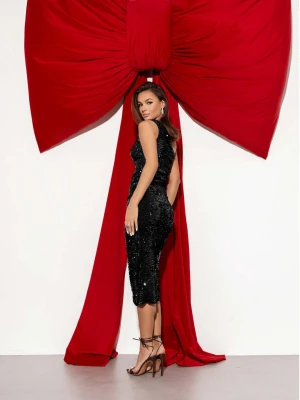 Cekinowa sukienka midi na jedno ramię SERENI - czarna  magmac 