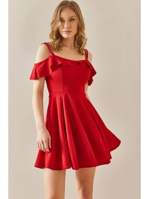 Chezalou Sukienka w kolorze czerwonym rozmiar: M