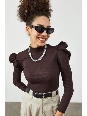 Chezalou Sweter w kolorze brązowym rozmiar: onesize