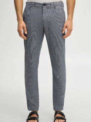 Chino Maxton z mieszanki lnu w kolorze granatowym melanżowym Joop