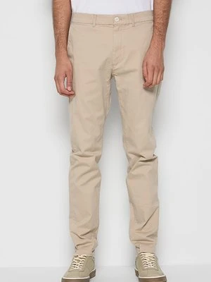 Chinosy Calvin Klein