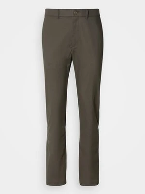 Chinosy Calvin Klein