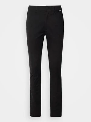 Chinosy Calvin Klein