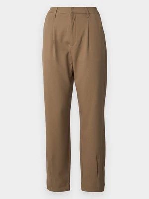 Chinosy Copenhagen Muse