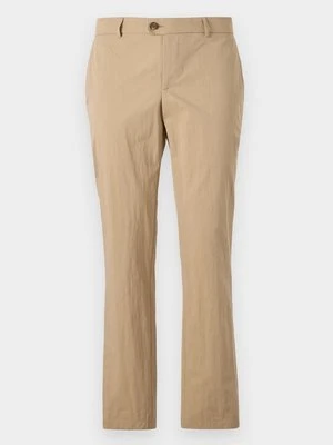 Chinosy Essential Collective