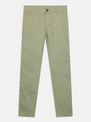 Chinosy Hackett London