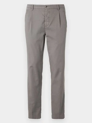 Chinosy Hackett London