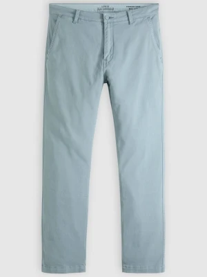 Chinosy Levi's jasnoniebieski
