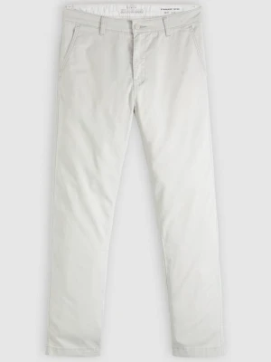 Chinosy Levi's mleczny