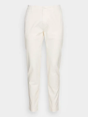 Chinosy Levi's mleczny