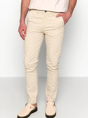 Chinosy Lyle & Scott