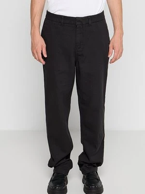 Chinosy Lyle & Scott