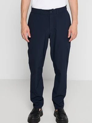 Chinosy Lyle & Scott