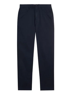 Chinosy Lyle & Scott