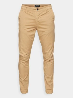 Chinosy Lyle & Scott