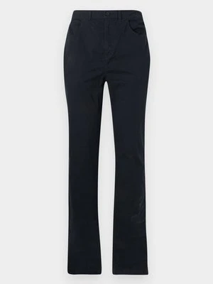 Chinosy Lyle & Scott