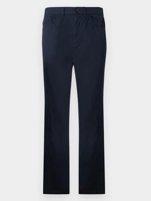 Chinosy Lyle & Scott