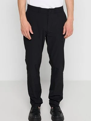 Chinosy Lyle & Scott