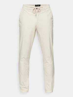 Chinosy Lyle & Scott beżowy