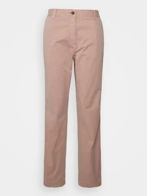 Chinosy Marks & Spencer