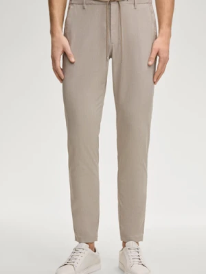 Chinosy Maxton w kolorze piaskowym Joop