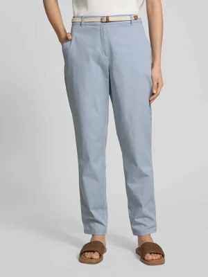 Chinosy o kroju casual fit z paskiem Christian Berg Jasnoniebieski