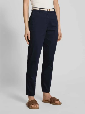 Chinosy o kroju casual fit z paskiem Christian Berg Woman
