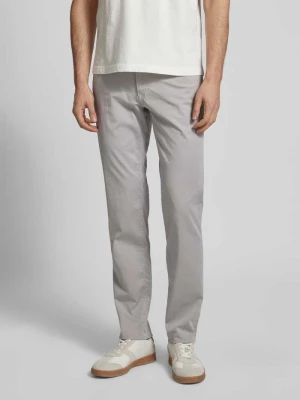 Chinosy o kroju regular fit z 5 kieszeniami model ‘ULTRALIGHT’ BRAX