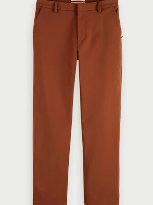 Chinosy Scotch & Soda