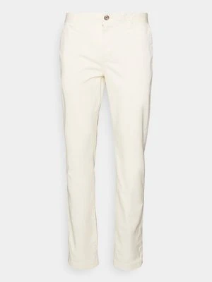 Chinosy Scotch & Soda