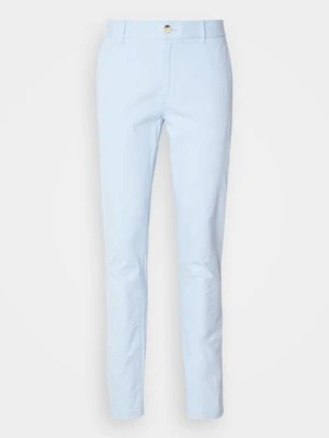 Chinosy Scotch & Soda
