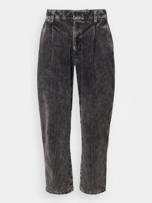 Chinosy Scotch & Soda