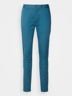 Chinosy Scotch & Soda
