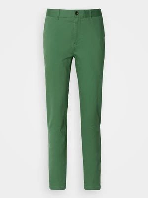 Chinosy Scotch & Soda