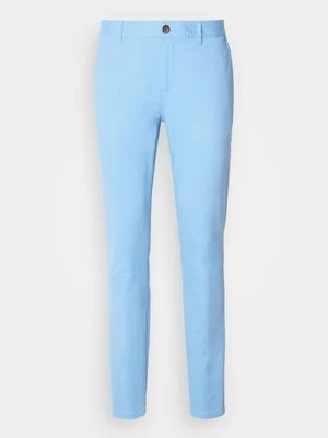 Chinosy Scotch & Soda