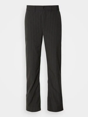 Chinosy Scotch & Soda