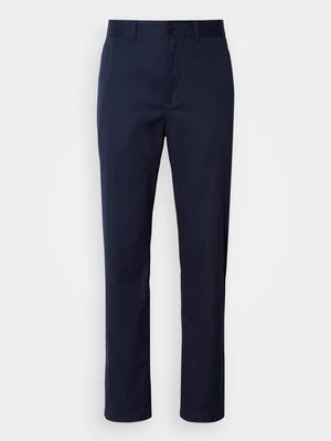 Chinosy Scotch & Soda