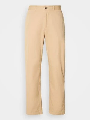 Chinosy Scotch & Soda