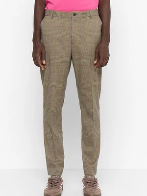 Chinosy Scotch & Soda