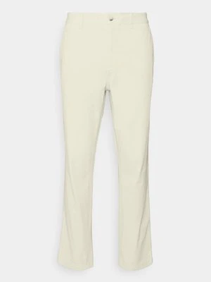 Chinosy Scotch & Soda