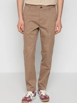 Chinosy Scotch & Soda