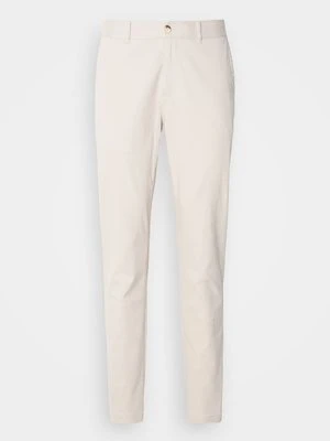 Chinosy Scotch & Soda