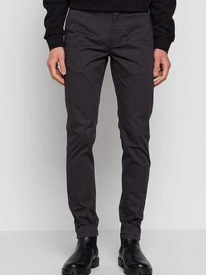 Chinosy Scotch & Soda